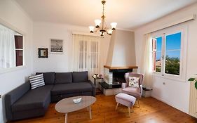 To Patriko Lefkada Cozy Village Home With Parking